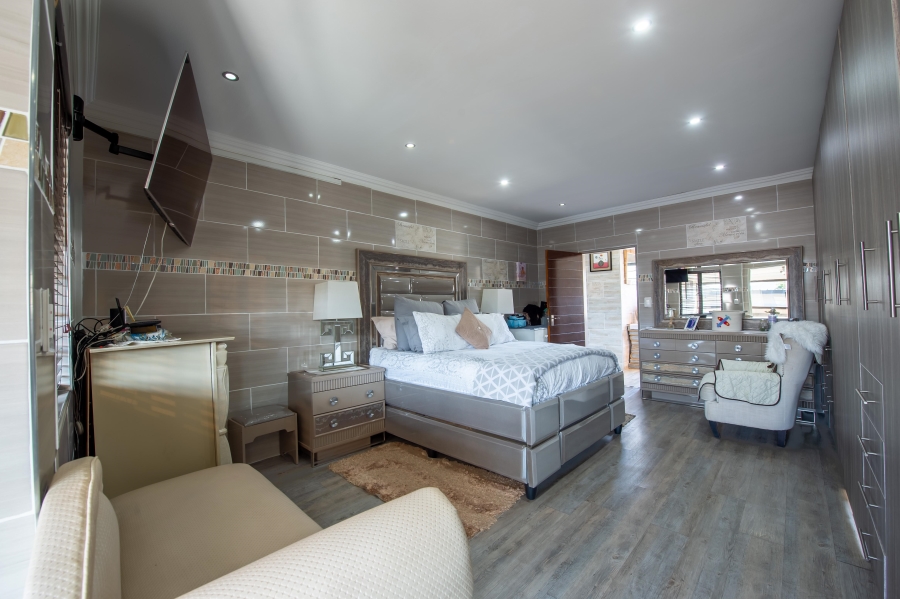 4 Bedroom Property for Sale in Geelhoutpark North West